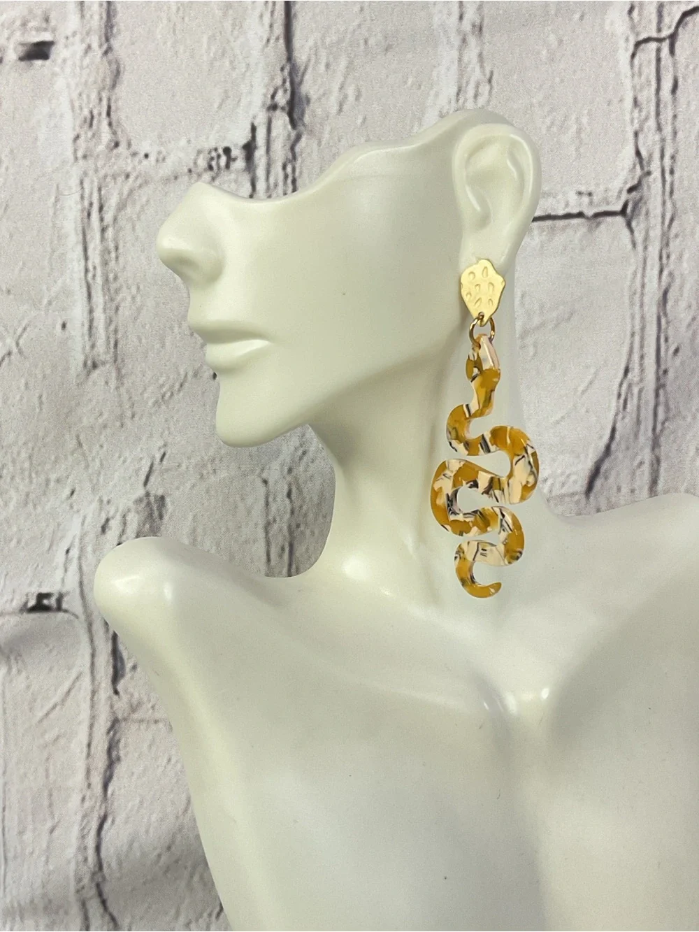 🌟🌟 Gold-Tone & Tortoiseshell Snake Drop Earrings